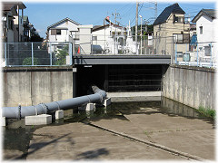 谷津地調整池（やつじちょうせいち）ポンプ場の画像1