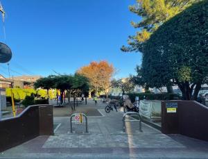 写真：すみれ児童公園の入り口