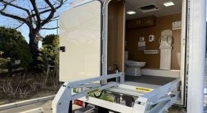 多目的トイレのリフトの写真