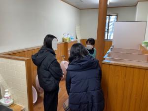 体験様子(トイレ見学)